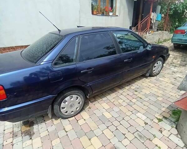 Синий Фольксваген Пассат, объемом двигателя 2 л и пробегом 350 тыс. км за 1700 $, фото 1 на Automoto.ua