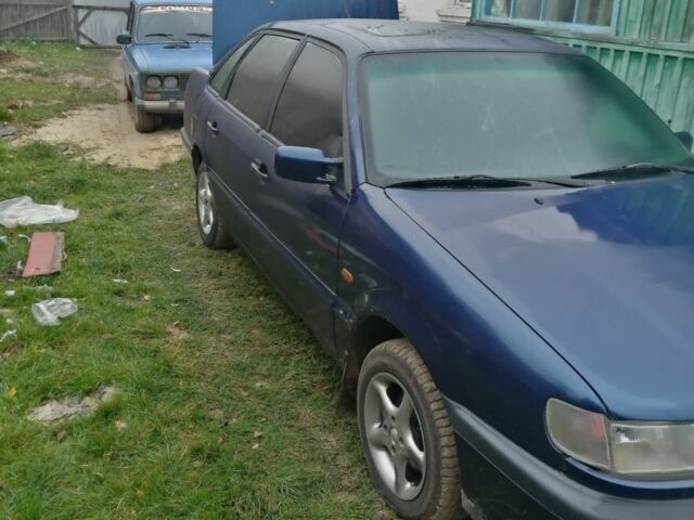 Синій Фольксваген Пассат, об'ємом двигуна 2 л та пробігом 300 тис. км за 2500 $, фото 2 на Automoto.ua