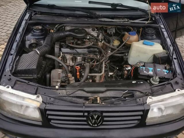 Синій Фольксваген Пассат, об'ємом двигуна 1.8 л та пробігом 348 тис. км за 1350 $, фото 3 на Automoto.ua