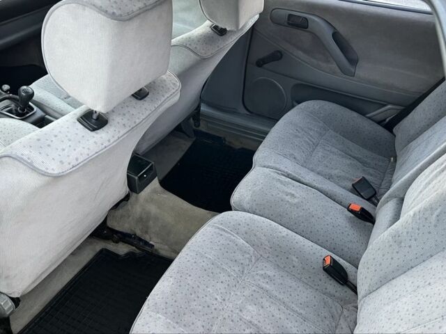 Синий Фольксваген Пассат, объемом двигателя 2 л и пробегом 338 тыс. км за 1950 $, фото 6 на Automoto.ua