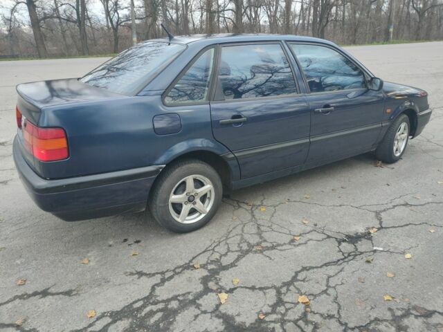 Синій Фольксваген Пассат, об'ємом двигуна 1.8 л та пробігом 334 тис. км за 2500 $, фото 3 на Automoto.ua