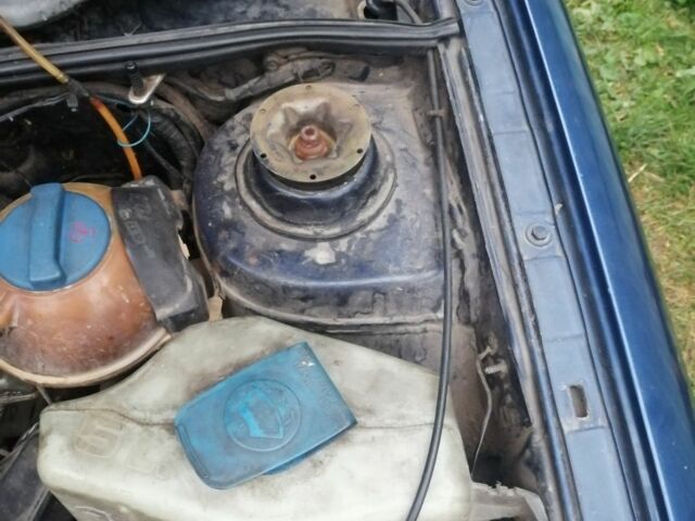 Синій Фольксваген Пассат, об'ємом двигуна 2 л та пробігом 300 тис. км за 2500 $, фото 5 на Automoto.ua