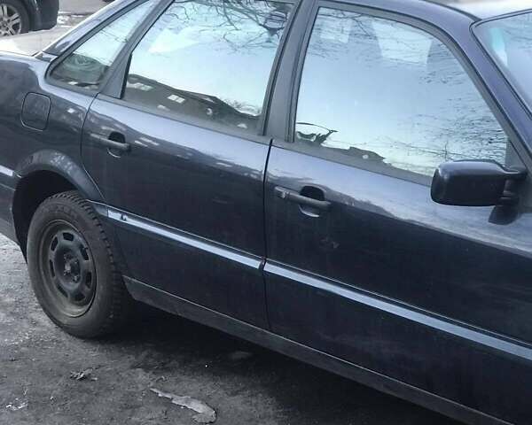 Синий Фольксваген Пассат, объемом двигателя 2 л и пробегом 315 тыс. км за 3200 $, фото 1 на Automoto.ua