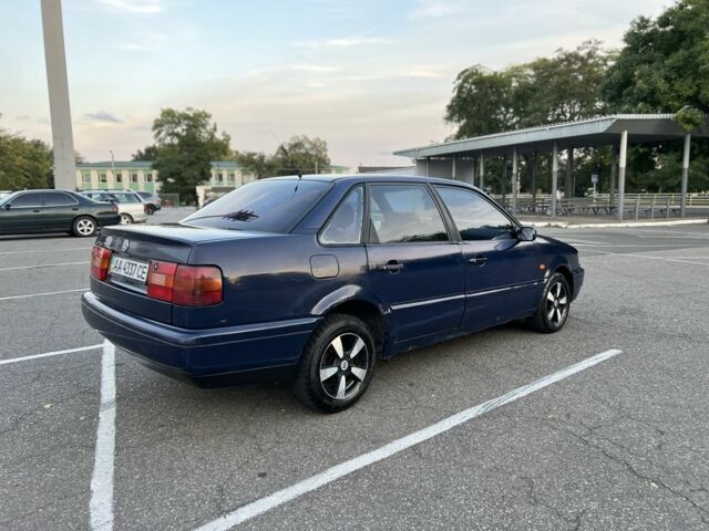 Синий Фольксваген Пассат, объемом двигателя 2 л и пробегом 338 тыс. км за 1950 $, фото 1 на Automoto.ua