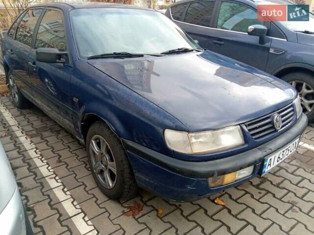 Синий Фольксваген Пассат, объемом двигателя 1.78 л и пробегом 322 тыс. км за 1950 $, фото 2 на Automoto.ua