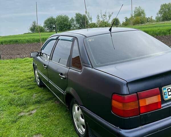 Синий Фольксваген Пассат, объемом двигателя 2 л и пробегом 300 тыс. км за 1700 $, фото 3 на Automoto.ua