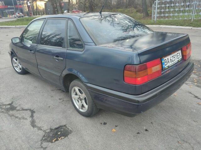 Синій Фольксваген Пассат, об'ємом двигуна 1.8 л та пробігом 334 тис. км за 2500 $, фото 4 на Automoto.ua