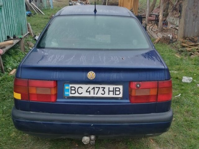 Синій Фольксваген Пассат, об'ємом двигуна 2 л та пробігом 300 тис. км за 2500 $, фото 1 на Automoto.ua