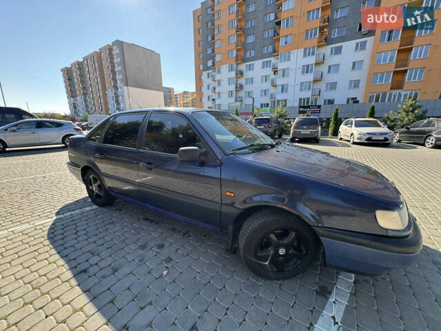Синий Фольксваген Пассат, объемом двигателя 1.98 л и пробегом 400 тыс. км за 1400 $, фото 3 на Automoto.ua
