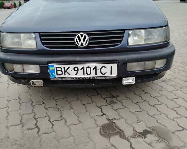 Синий Фольксваген Пассат, объемом двигателя 1.98 л и пробегом 240 тыс. км за 1650 $, фото 2 на Automoto.ua