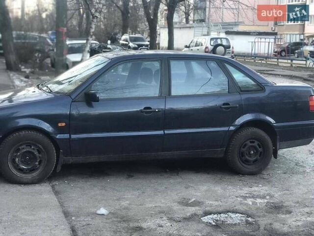 Синий Фольксваген Пассат, объемом двигателя 2 л и пробегом 315 тыс. км за 3200 $, фото 4 на Automoto.ua