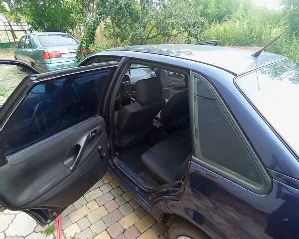 Синий Фольксваген Пассат, объемом двигателя 2 л и пробегом 350 тыс. км за 1700 $, фото 4 на Automoto.ua