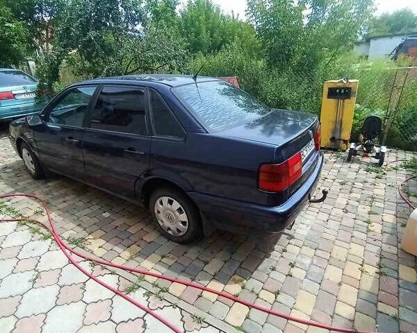 Синий Фольксваген Пассат, объемом двигателя 2 л и пробегом 350 тыс. км за 1700 $, фото 7 на Automoto.ua