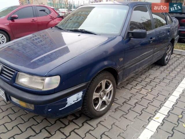 Синій Фольксваген Пассат, об'ємом двигуна 1.78 л та пробігом 322 тис. км за 1750 $, фото 10 на Automoto.ua