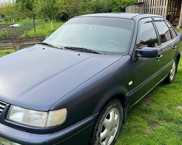 Синий Фольксваген Пассат, объемом двигателя 2 л и пробегом 300 тыс. км за 1700 $, фото 5 на Automoto.ua