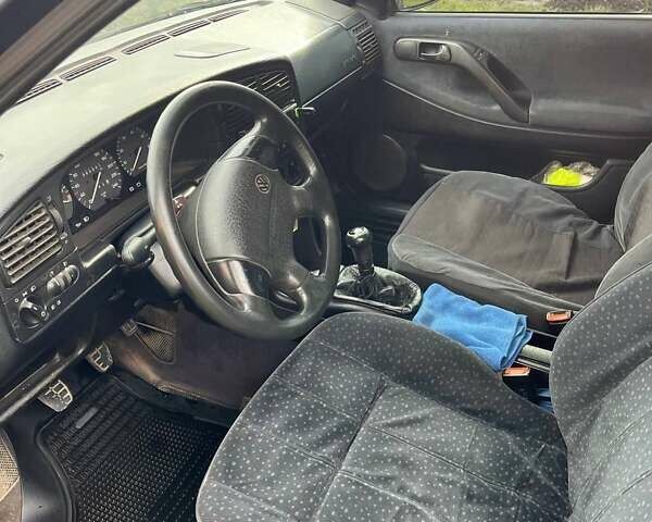 Синий Фольксваген Пассат, объемом двигателя 2 л и пробегом 300 тыс. км за 1700 $, фото 8 на Automoto.ua