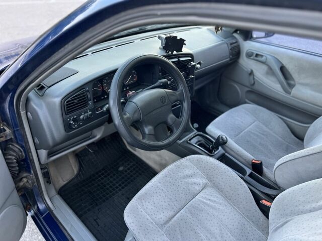 Синий Фольксваген Пассат, объемом двигателя 2 л и пробегом 338 тыс. км за 1950 $, фото 4 на Automoto.ua