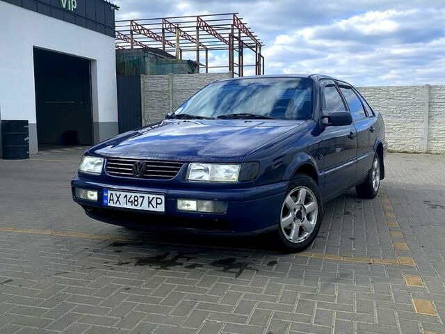 Синій Фольксваген Пассат, об'ємом двигуна 2 л та пробігом 395 тис. км за 2380 $, фото 6 на Automoto.ua