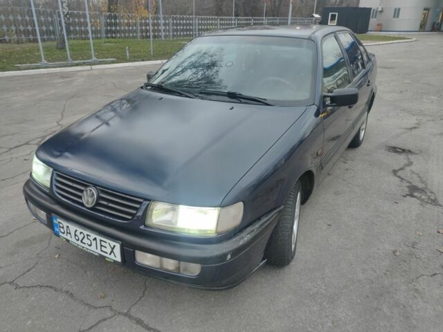 Синій Фольксваген Пассат, об'ємом двигуна 1.8 л та пробігом 334 тис. км за 2500 $, фото 1 на Automoto.ua