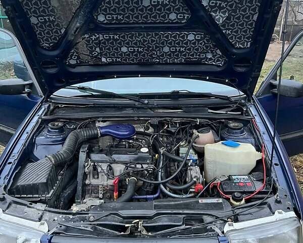 Синий Фольксваген Пассат, объемом двигателя 1.8 л и пробегом 359 тыс. км за 2350 $, фото 9 на Automoto.ua