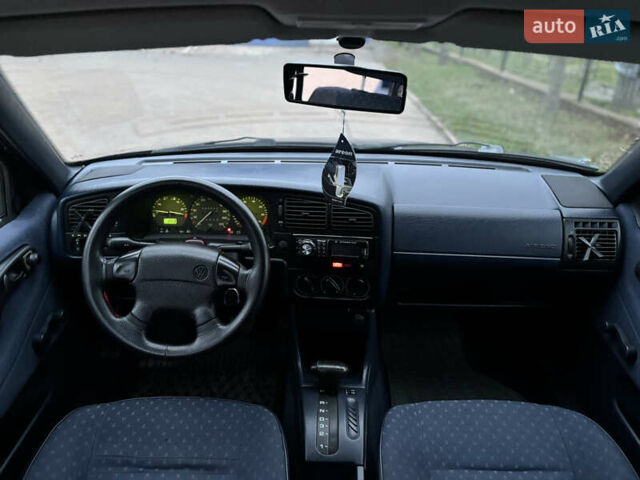 Синий Фольксваген Пассат, объемом двигателя 1.78 л и пробегом 320 тыс. км за 2750 $, фото 8 на Automoto.ua