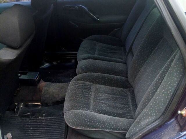 Синий Фольксваген Пассат, объемом двигателя 2 л и пробегом 400 тыс. км за 2100 $, фото 3 на Automoto.ua