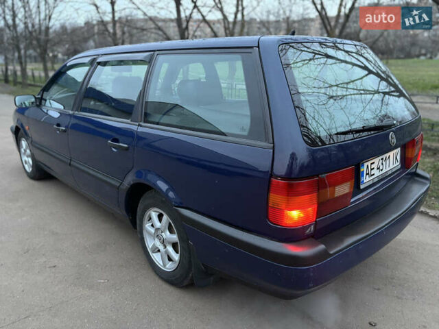 Синий Фольксваген Пассат, объемом двигателя 1.78 л и пробегом 320 тыс. км за 2750 $, фото 2 на Automoto.ua