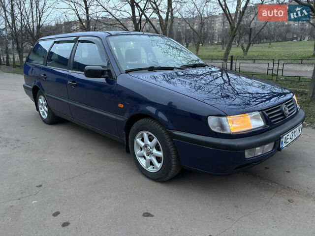 Синий Фольксваген Пассат, объемом двигателя 1.78 л и пробегом 320 тыс. км за 2750 $, фото 6 на Automoto.ua