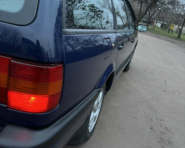 Синий Фольксваген Пассат, объемом двигателя 1.78 л и пробегом 320 тыс. км за 2750 $, фото 10 на Automoto.ua