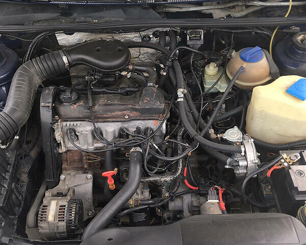 Синий Фольксваген Пассат, объемом двигателя 1.8 л и пробегом 400 тыс. км за 3150 $, фото 25 на Automoto.ua