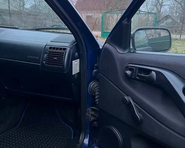 Синий Фольксваген Пассат, объемом двигателя 1.8 л и пробегом 359 тыс. км за 2350 $, фото 27 на Automoto.ua