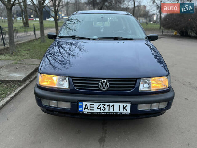 Синий Фольксваген Пассат, объемом двигателя 1.78 л и пробегом 320 тыс. км за 2750 $, фото 7 на Automoto.ua