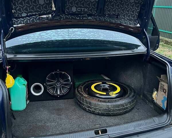 Синий Фольксваген Пассат, объемом двигателя 1.8 л и пробегом 359 тыс. км за 2350 $, фото 15 на Automoto.ua