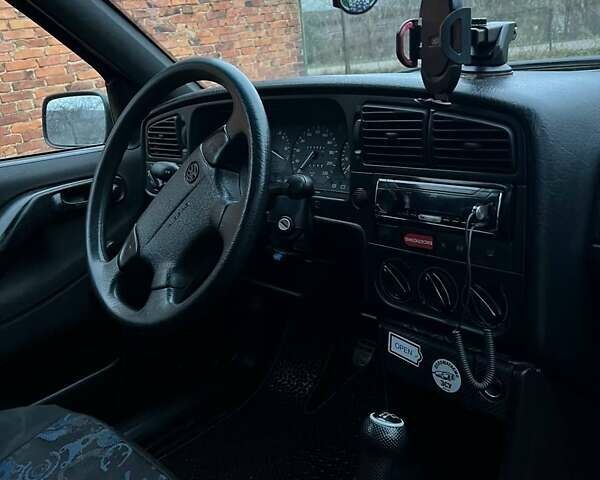 Синий Фольксваген Пассат, объемом двигателя 1.8 л и пробегом 359 тыс. км за 2350 $, фото 21 на Automoto.ua