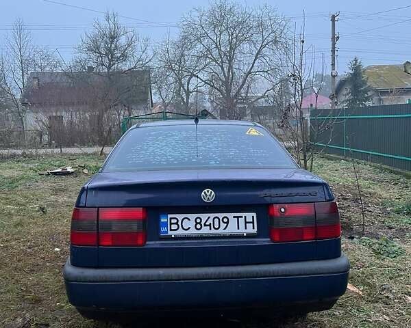 Синий Фольксваген Пассат, объемом двигателя 1.8 л и пробегом 359 тыс. км за 2350 $, фото 28 на Automoto.ua