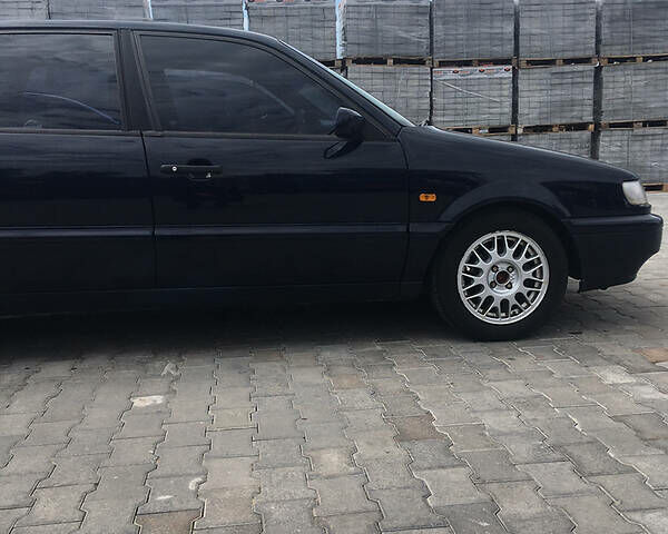 Синий Фольксваген Пассат, объемом двигателя 1.8 л и пробегом 400 тыс. км за 3150 $, фото 34 на Automoto.ua