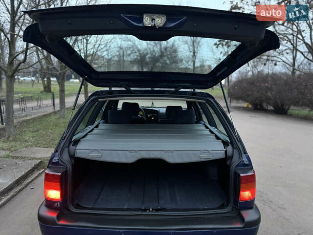 Синий Фольксваген Пассат, объемом двигателя 1.78 л и пробегом 320 тыс. км за 2750 $, фото 12 на Automoto.ua