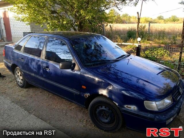 Синий Фольксваген Пассат, объемом двигателя 1.8 л и пробегом 350 тыс. км за 1500 $, фото 8 на Automoto.ua