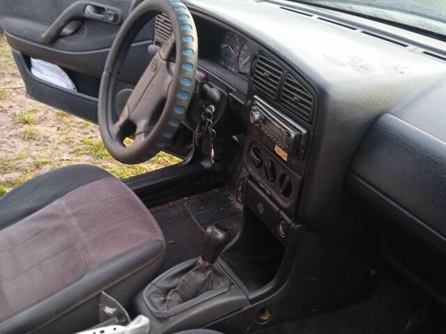 Синий Фольксваген Пассат, объемом двигателя 2 л и пробегом 290 тыс. км за 2000 $, фото 8 на Automoto.ua