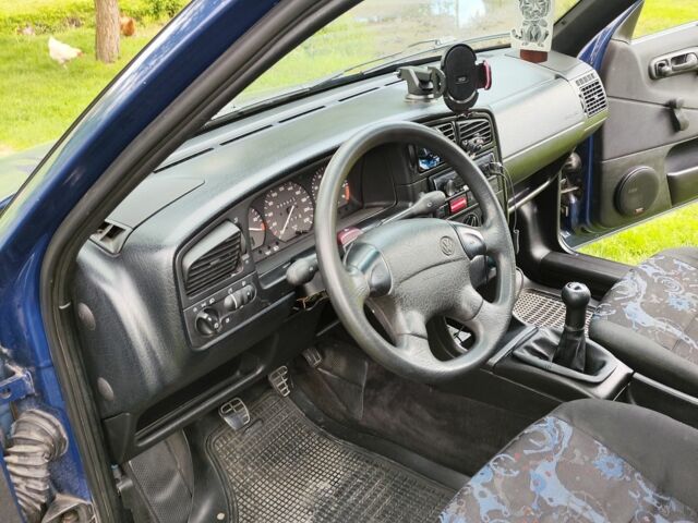 Синій Фольксваген Пассат, об'ємом двигуна 1.8 л та пробігом 359 тис. км за 2200 $, фото 2 на Automoto.ua