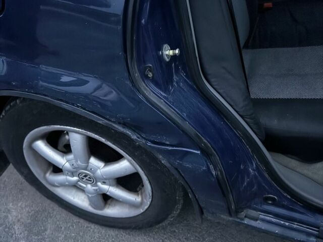 Синій Фольксваген Пассат, об'ємом двигуна 2 л та пробігом 369 тис. км за 2100 $, фото 7 на Automoto.ua