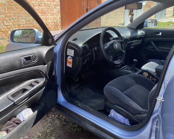 Синий Фольксваген Пассат, объемом двигателя 1.9 л и пробегом 270 тыс. км за 3800 $, фото 4 на Automoto.ua