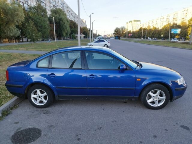 Синий Фольксваген Пассат, объемом двигателя 1.6 л и пробегом 420 тыс. км за 3300 $, фото 10 на Automoto.ua