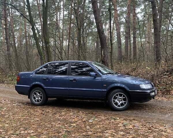 Синий Фольксваген Пассат, объемом двигателя 1.78 л и пробегом 340 тыс. км за 2550 $, фото 5 на Automoto.ua