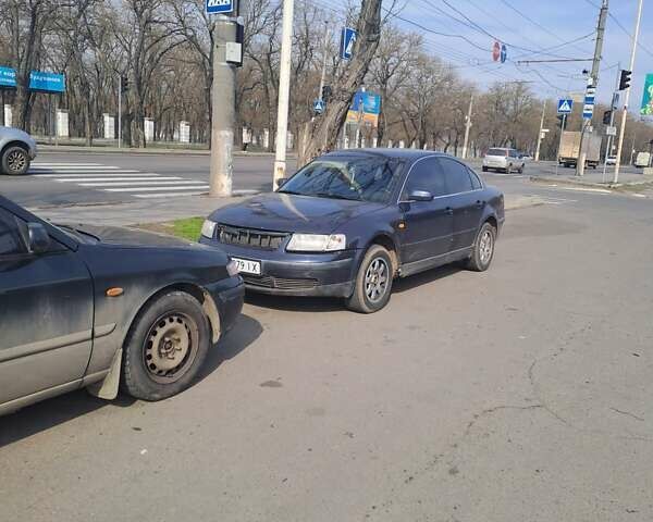 Синий Фольксваген Пассат, объемом двигателя 1.9 л и пробегом 450 тыс. км за 2300 $, фото 7 на Automoto.ua
