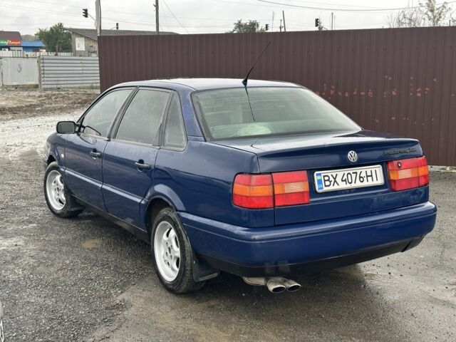 Синий Фольксваген Пассат, объемом двигателя 2 л и пробегом 293 тыс. км за 2150 $, фото 3 на Automoto.ua