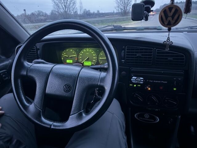 Синій Фольксваген Пассат, об'ємом двигуна 2 л та пробігом 369 тис. км за 2100 $, фото 4 на Automoto.ua