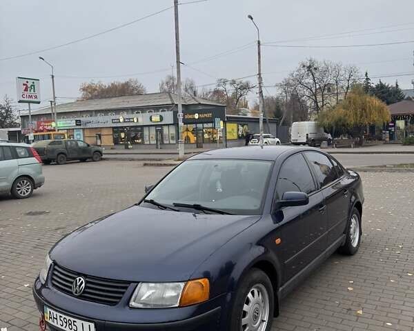 Синий Фольксваген Пассат, объемом двигателя 1.8 л и пробегом 198 тыс. км за 3500 $, фото 1 на Automoto.ua