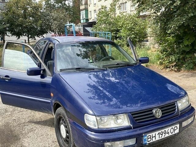 Синій Фольксваген Пассат, об'ємом двигуна 2 л та пробігом 400 тис. км за 1400 $, фото 1 на Automoto.ua