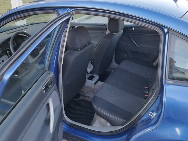 Синий Фольксваген Пассат, объемом двигателя 1.6 л и пробегом 420 тыс. км за 3300 $, фото 5 на Automoto.ua